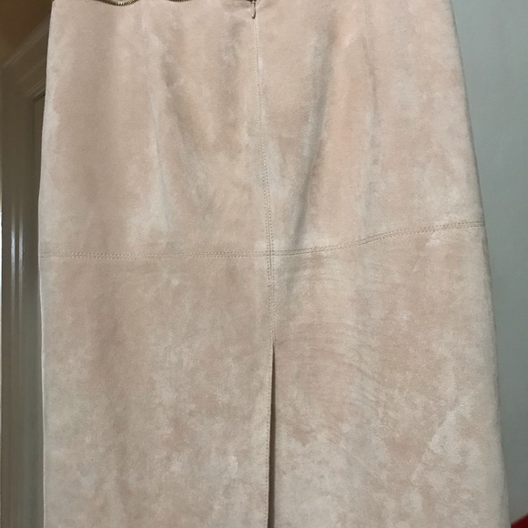 Women’s dress suit - Picture 6 of 7